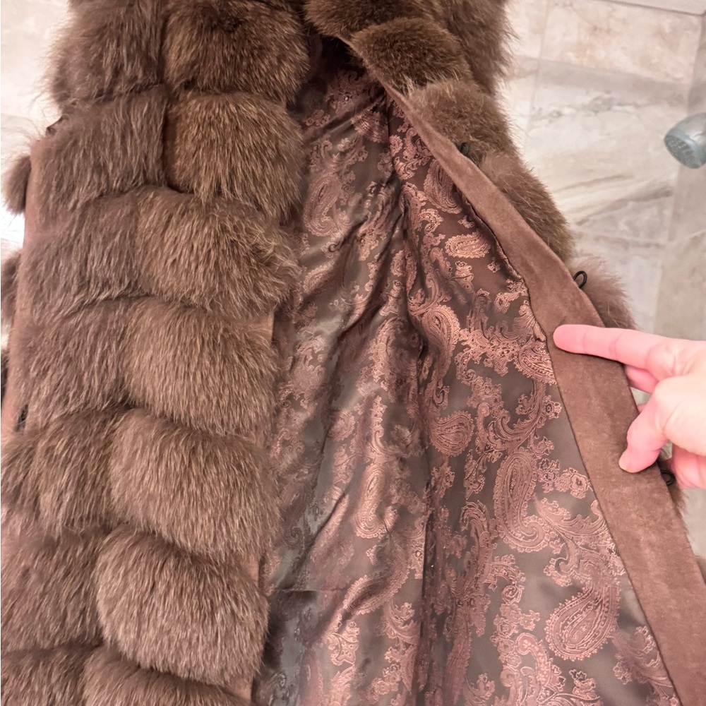 Luxurious Brown Mink Fur Vest - Picture 3 of 4
